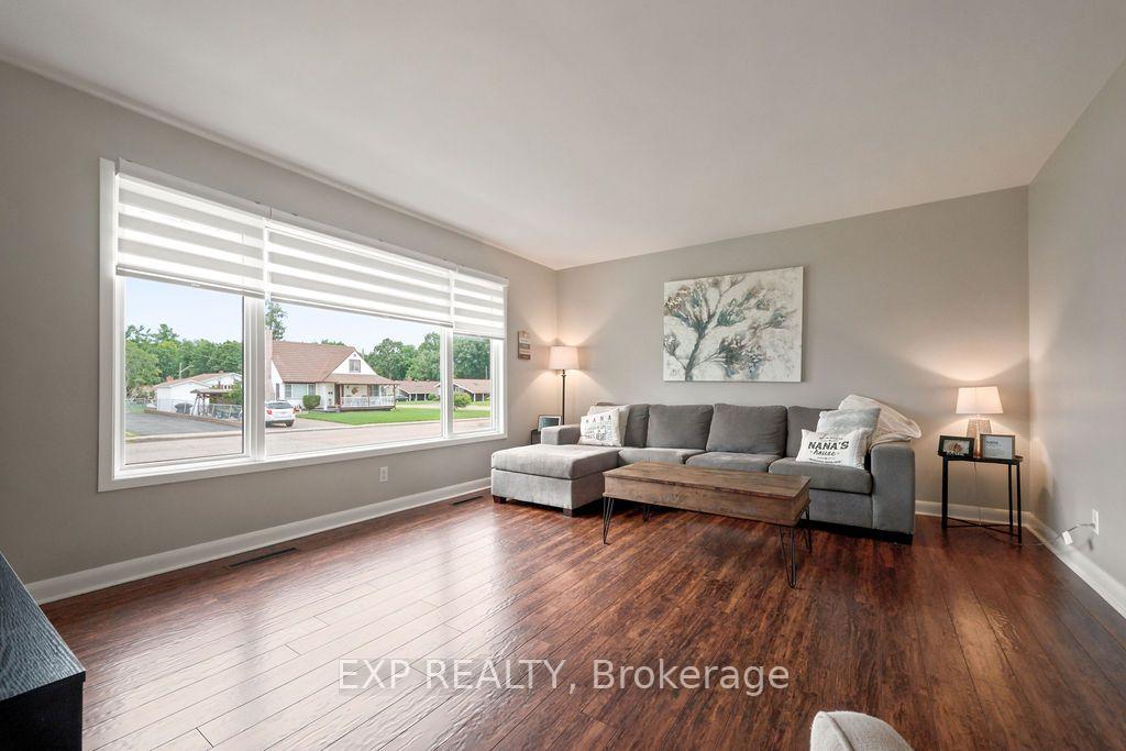 Photo 10 of 101 Grant Boulevard, Renfrew, Renfrew — HOMEH