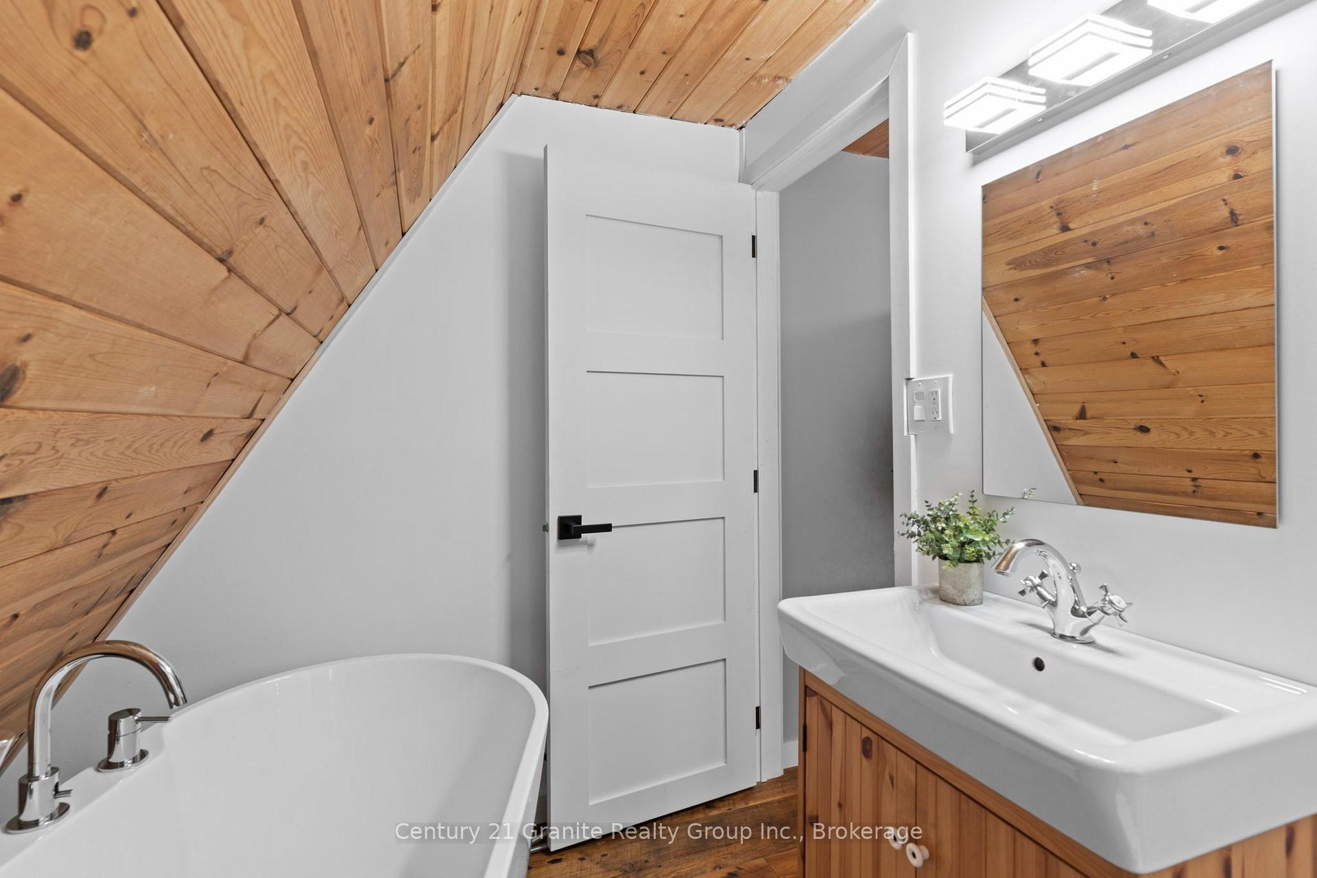 Photo 11 of 1452 Blairhampton Road, Minden Hills, Minden — HOMEH