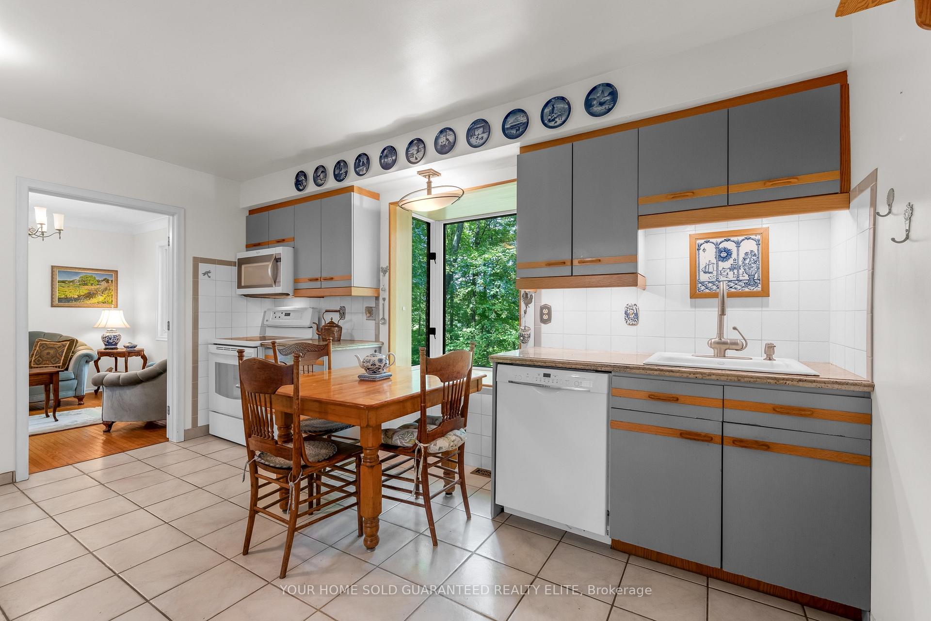 Photo 10 of 155 Ridge Road E, Grimsby, Grimsby Escarpment — HOMEH