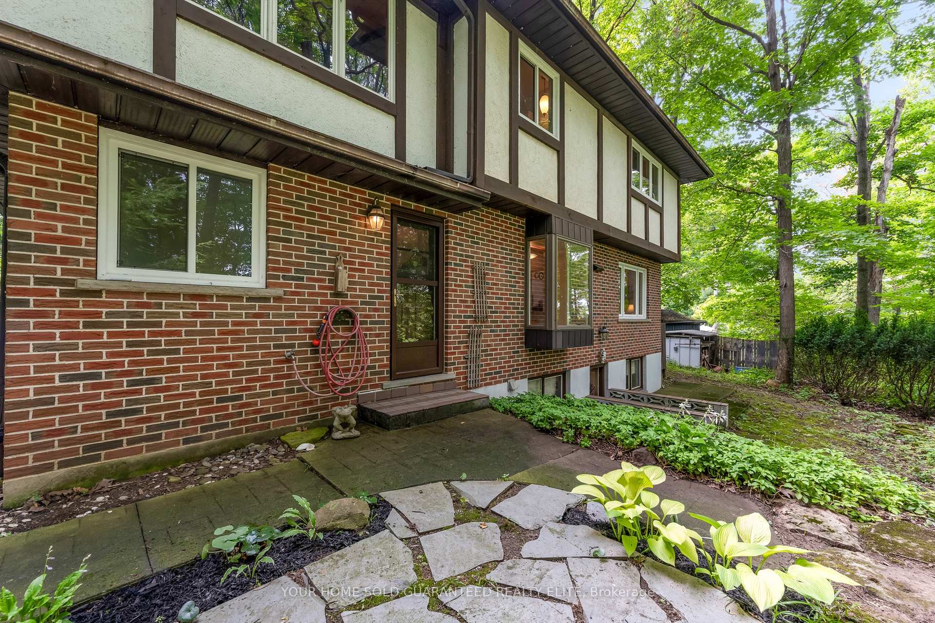 Photo 17 of 155 Ridge Road E, Grimsby, Grimsby Escarpment — HOMEH