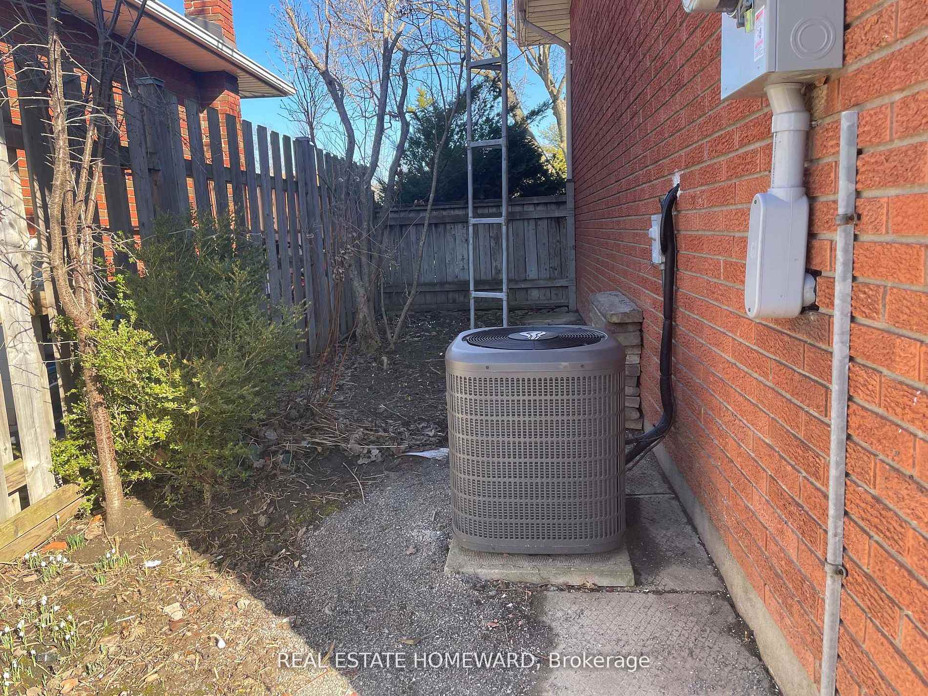 Photo 30 of 33 Strathcona Drive, St. Catharines, Vine/Linwell — HOMEH