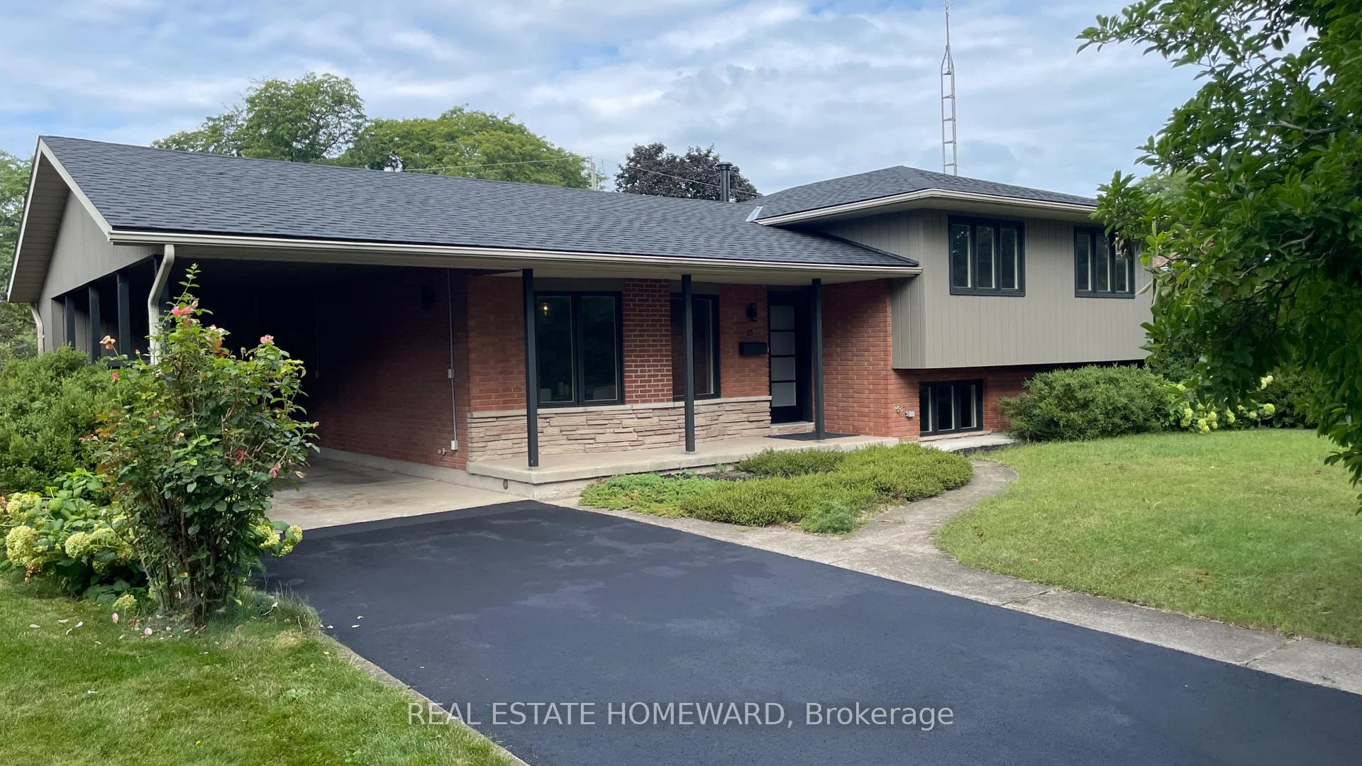Photo 3 of 33 Strathcona Drive, St. Catharines, Vine/Linwell — HOMEH