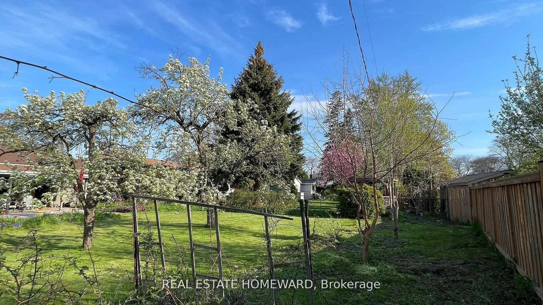 Photo 55 of 33 Strathcona Drive, St. Catharines, Vine/Linwell — HOMEH