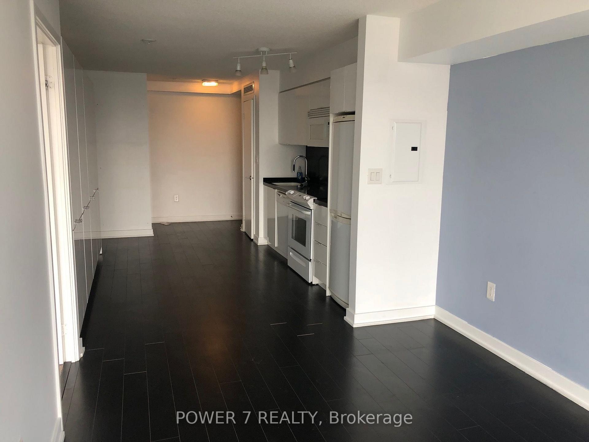 Photo 5 of Unit 2116, 15 Iceboat Terrace, Toronto, Waterfront Communities — HOMEH