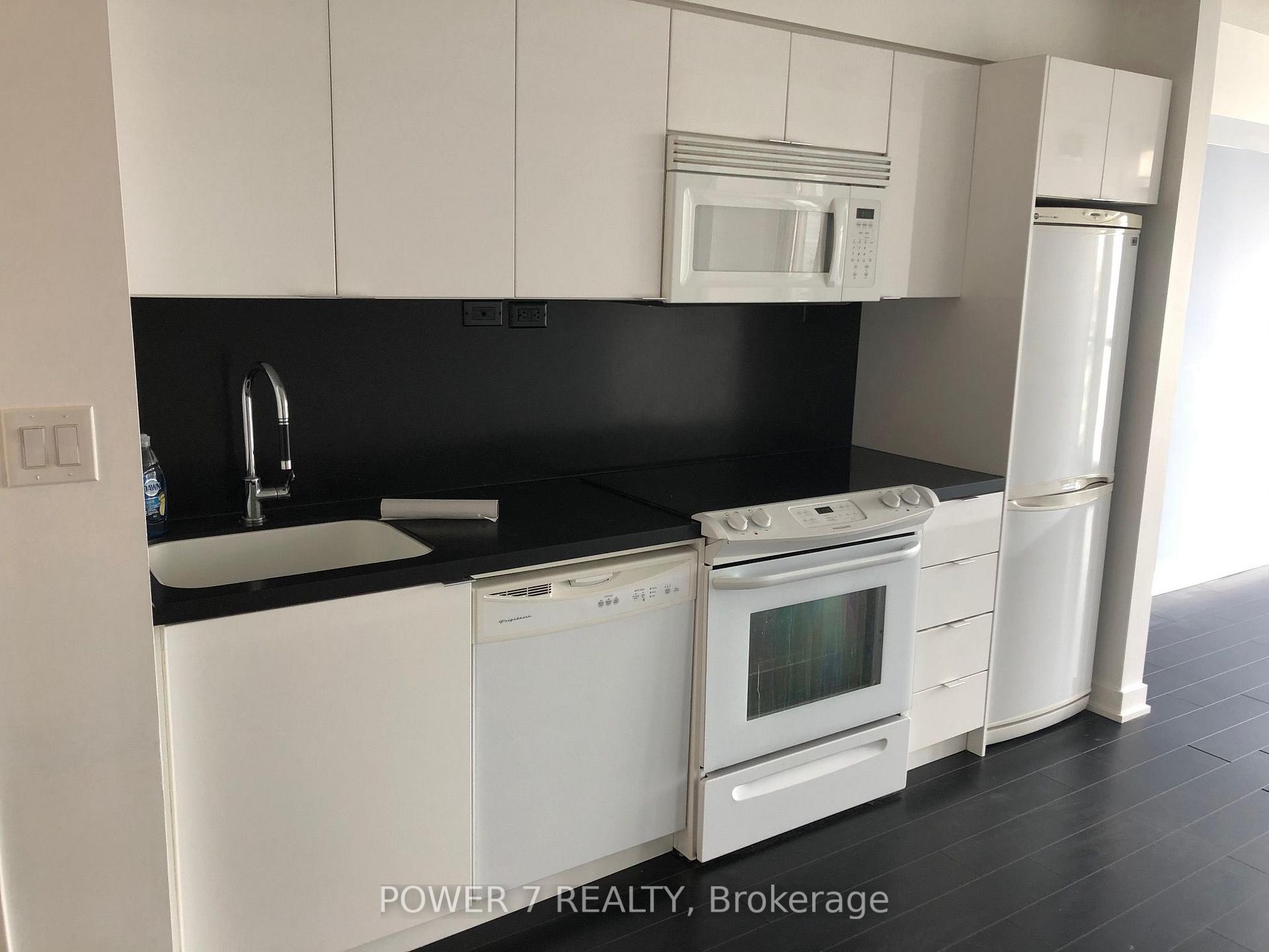 Photo 7 of Unit 2116, 15 Iceboat Terrace, Toronto, Waterfront Communities — HOMEH