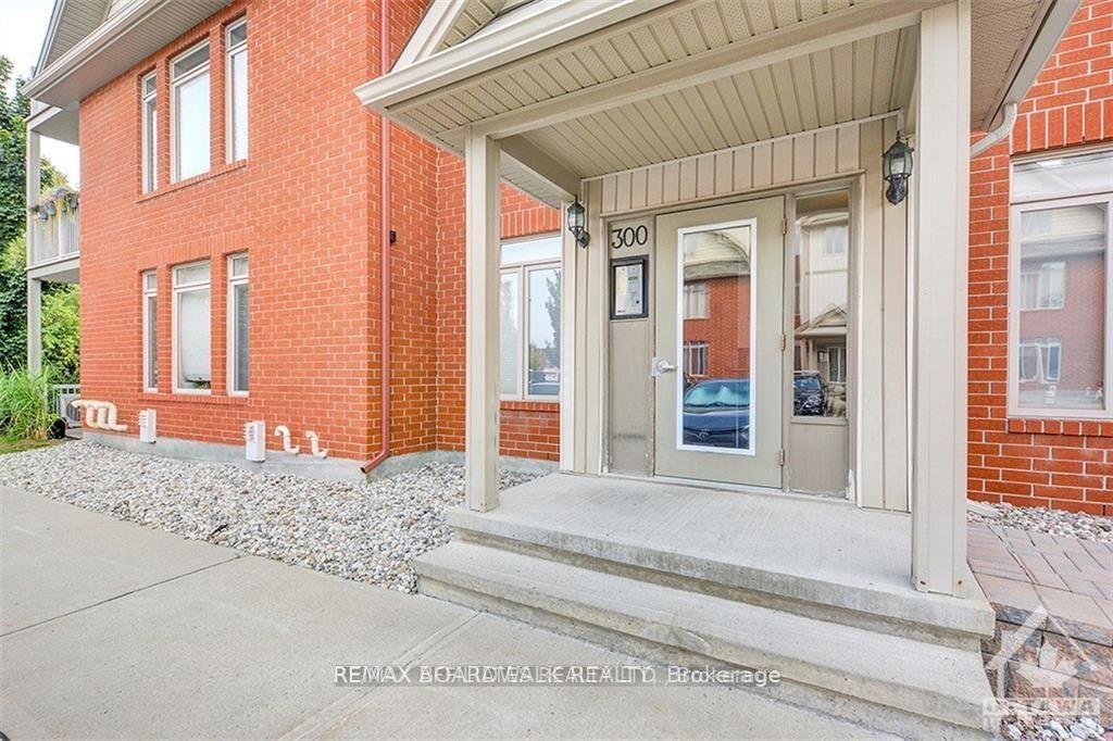 Photo 2 of Unit F, 300 Meilleur Private, Ottawa, Vanier — HOMEH