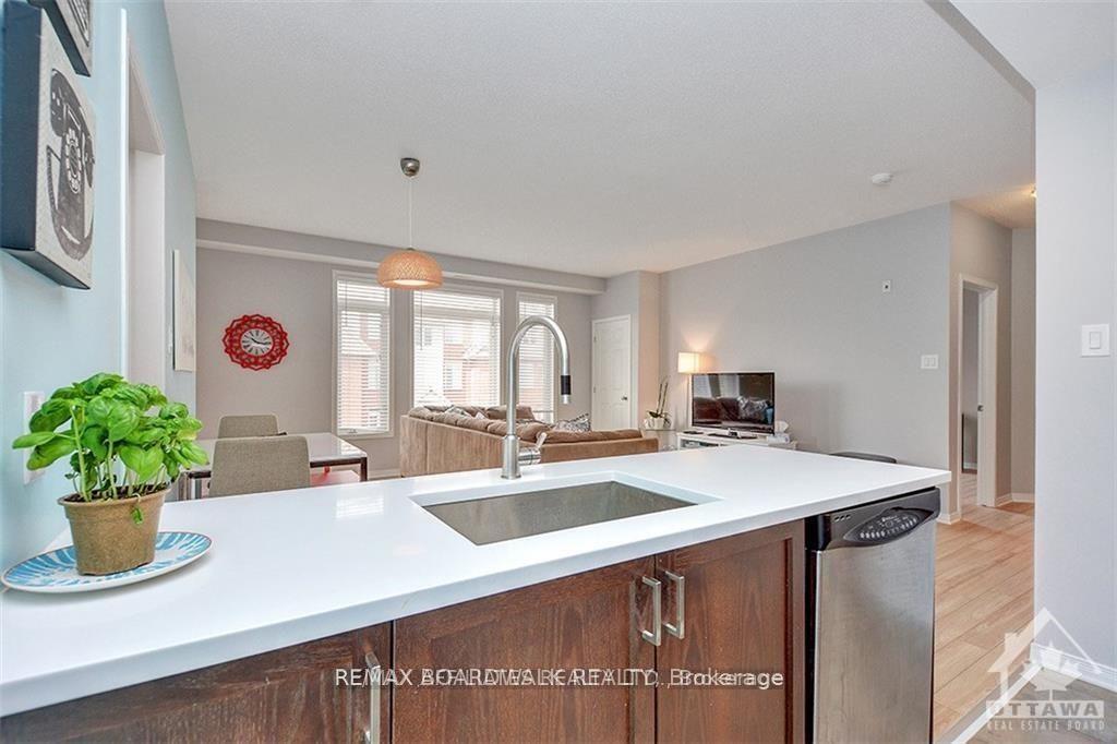 Photo 11 of Unit F, 300 Meilleur Private, Ottawa, Vanier — HOMEH