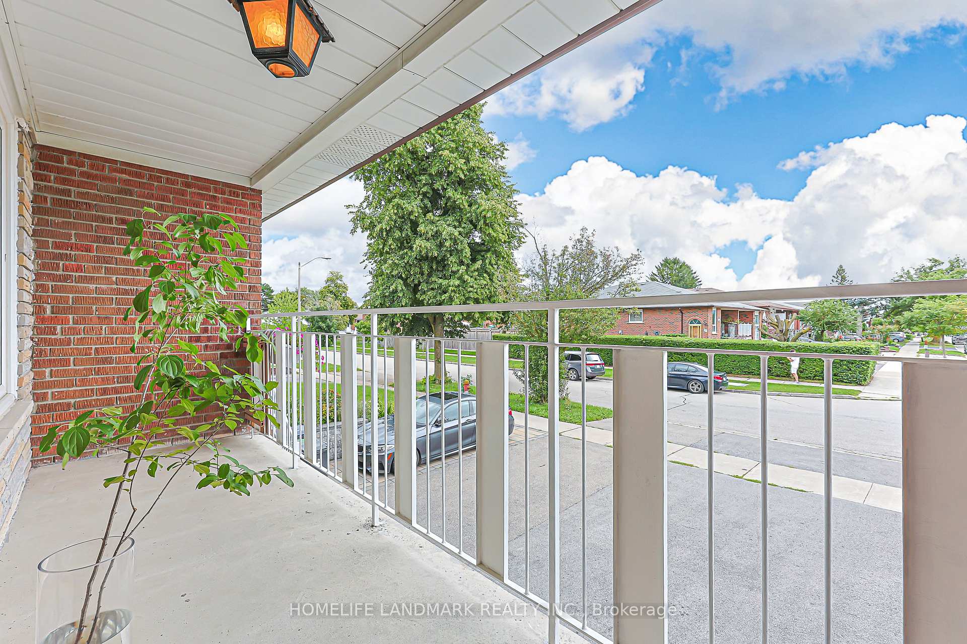 Photo 6 of 74 Navaho Drive, North York, Pleasant View — HOMEH