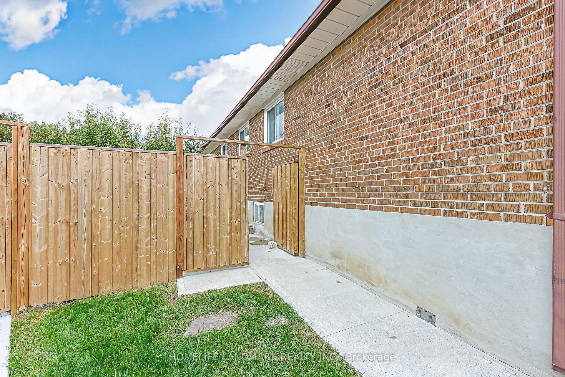 Photo 39 of 74 Navaho Drive, North York, Pleasant View — HOMEH