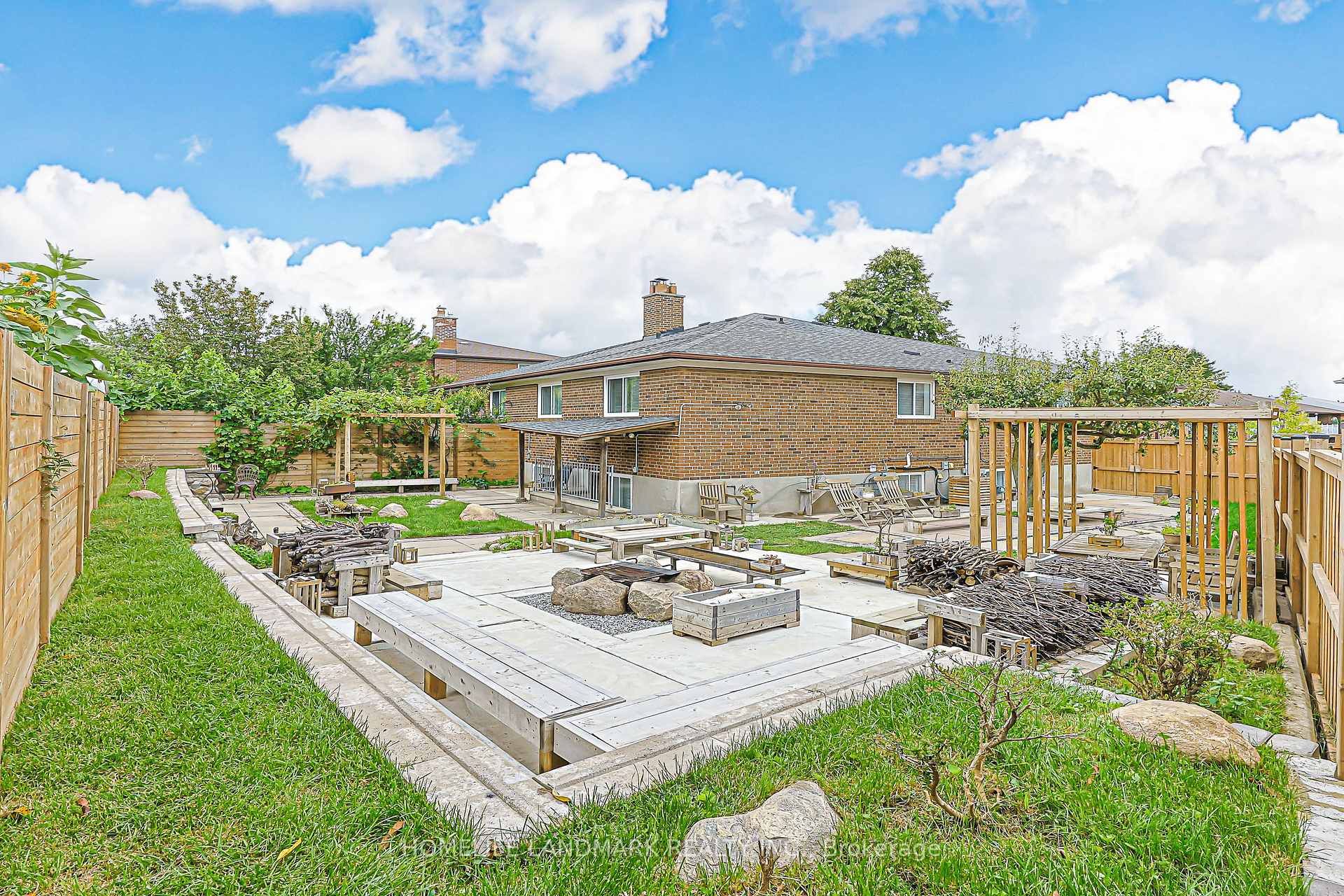 Photo 45 of 74 Navaho Drive, North York, Pleasant View — HOMEH