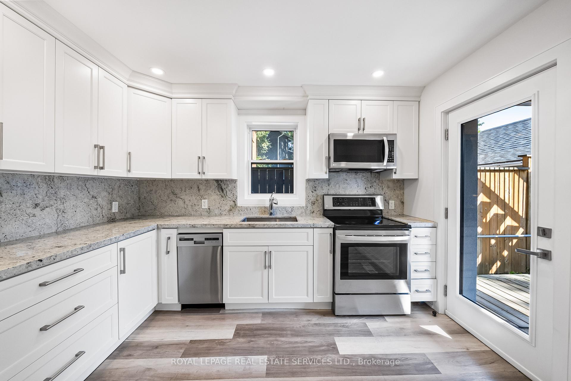 Photo 24 of 50 Arcadian Circle, Etobicoke, Long Branch — HOMEH