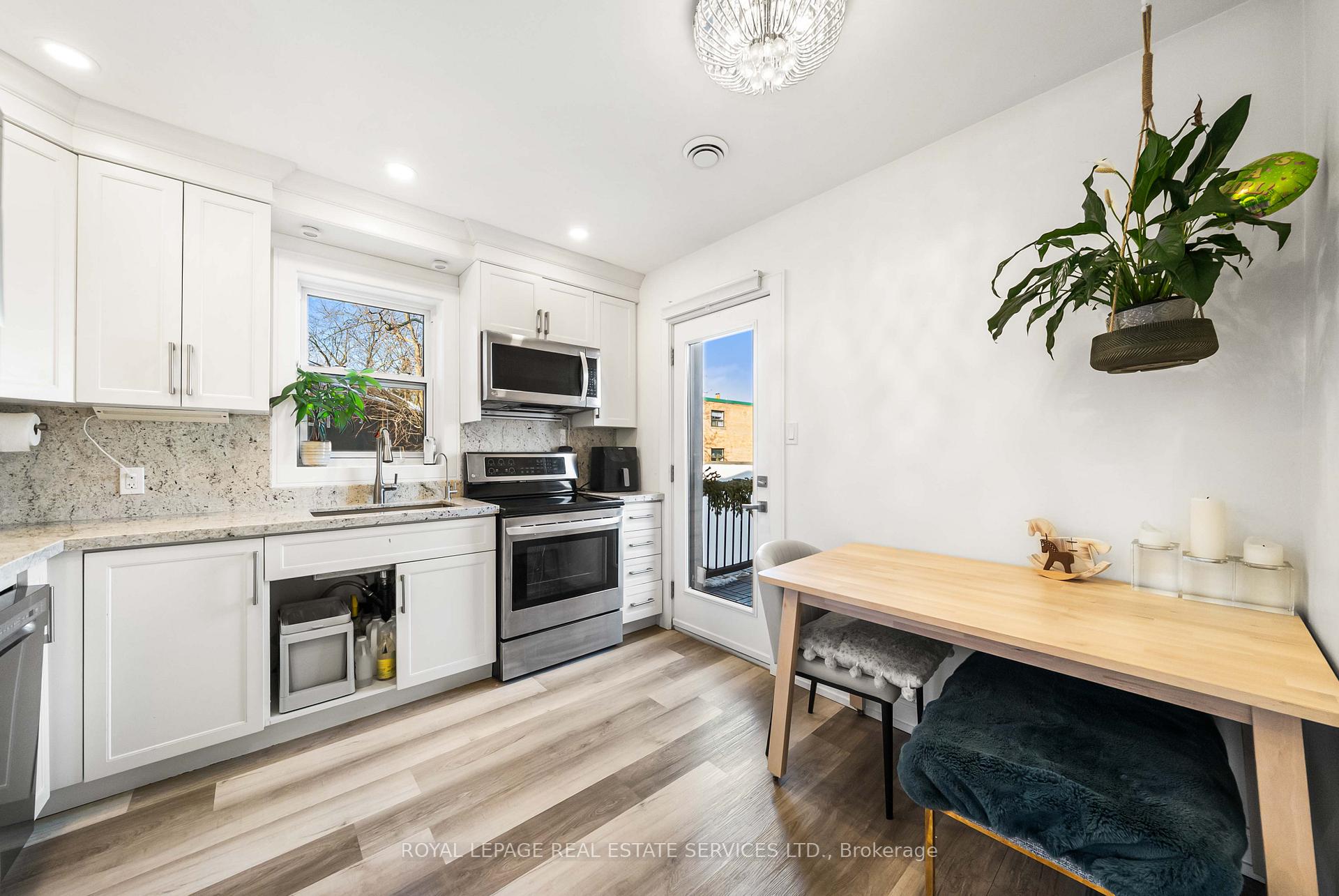 Photo 6 of 50 Arcadian Circle, Etobicoke, Long Branch — HOMEH