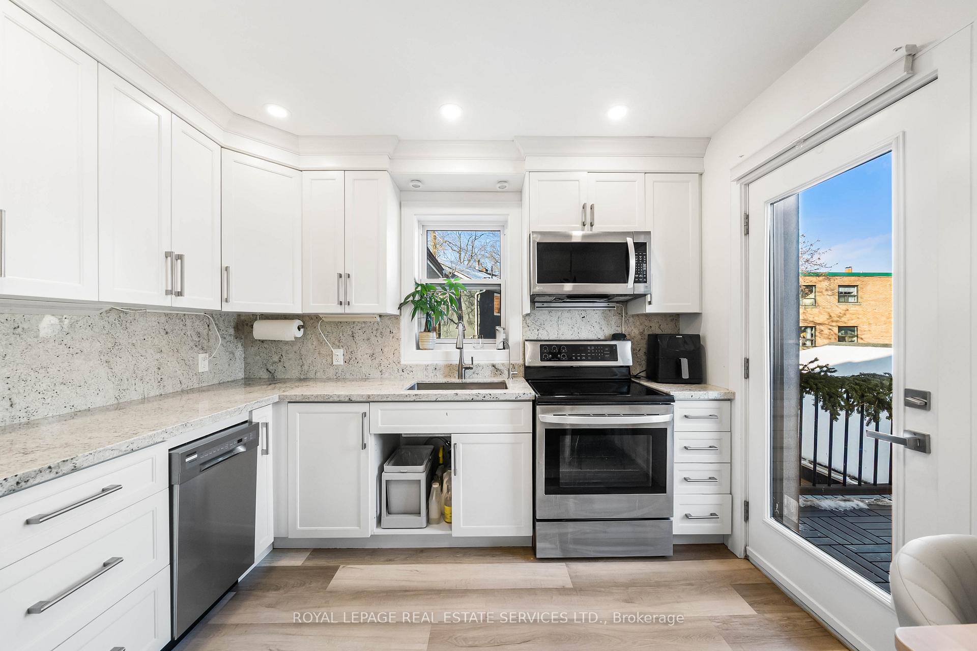 Photo 7 of 50 Arcadian Circle, Etobicoke, Long Branch — HOMEH