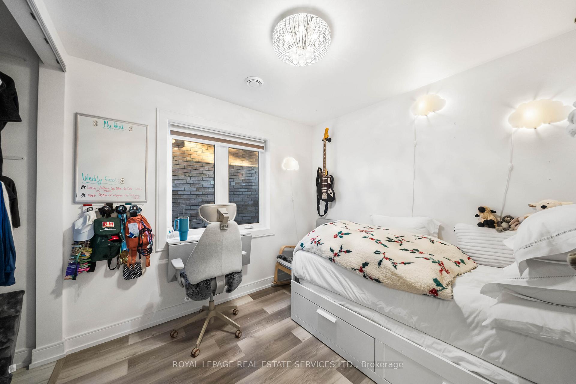 Photo 15 of 50 Arcadian Circle, Etobicoke, Long Branch — HOMEH