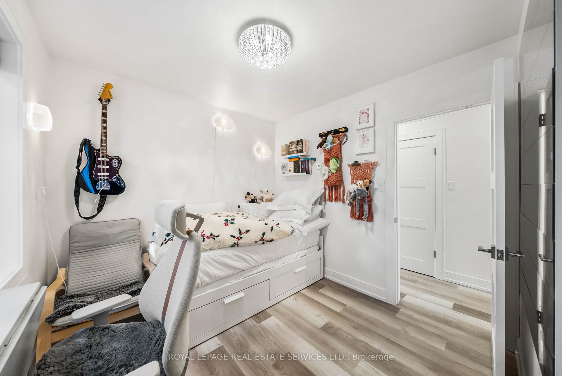 Photo 14 of 50 Arcadian Circle, Etobicoke, Long Branch — HOMEH