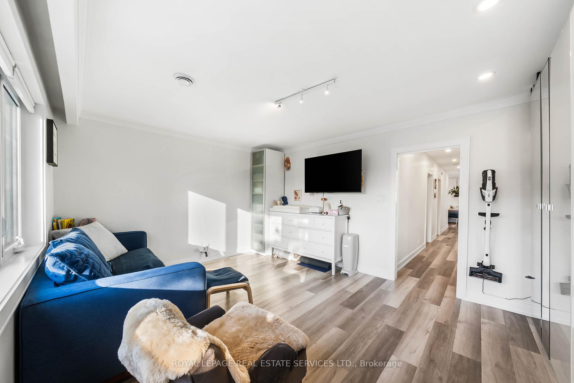 Photo 9 of 50 Arcadian Circle, Etobicoke, Long Branch — HOMEH