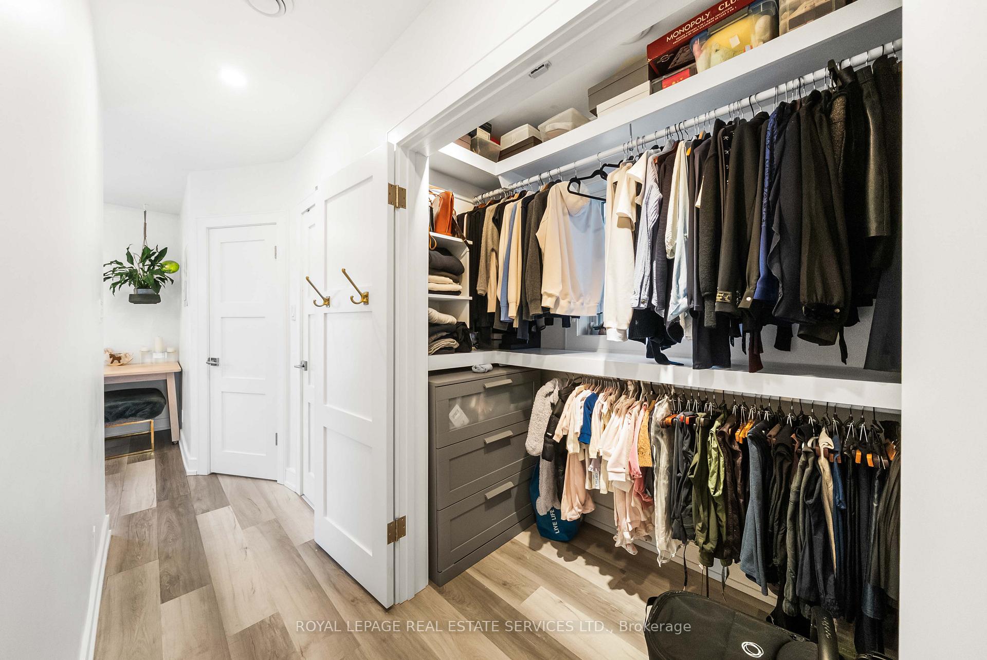 Photo 16 of 50 Arcadian Circle, Etobicoke, Long Branch — HOMEH