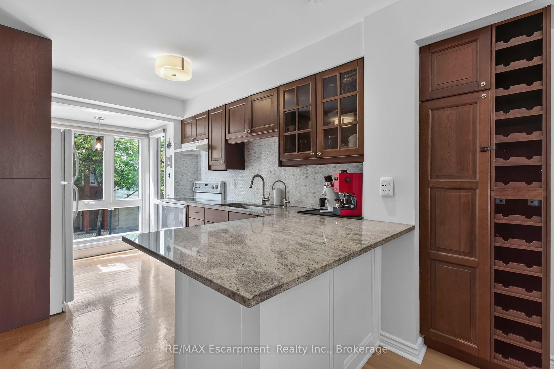 Photo 4 of Unit 425, 895 Maple Avenue, Burlington, Brant — HOMEH