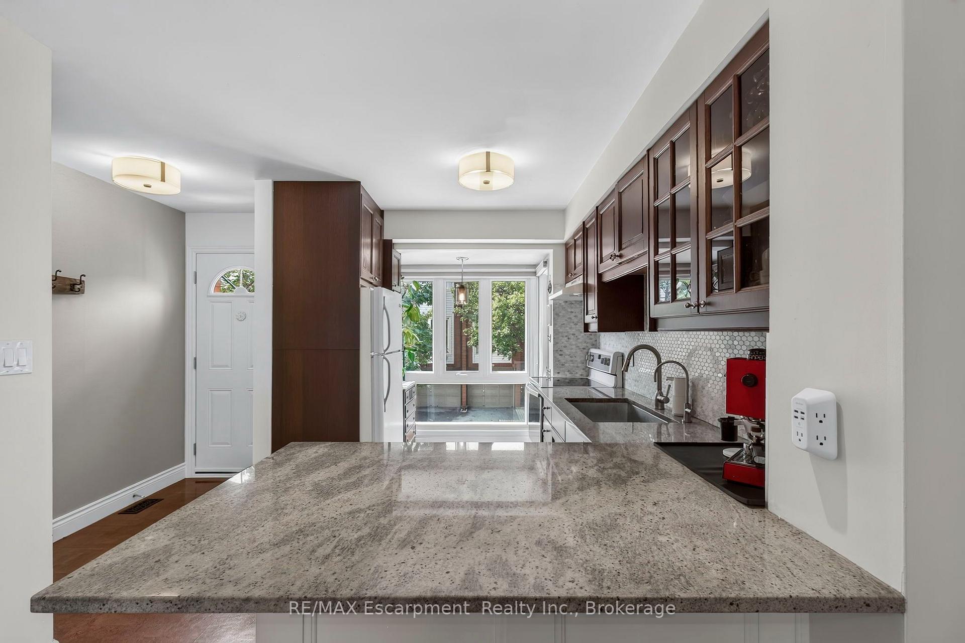 Photo 5 of Unit 425, 895 Maple Avenue, Burlington, Brant — HOMEH