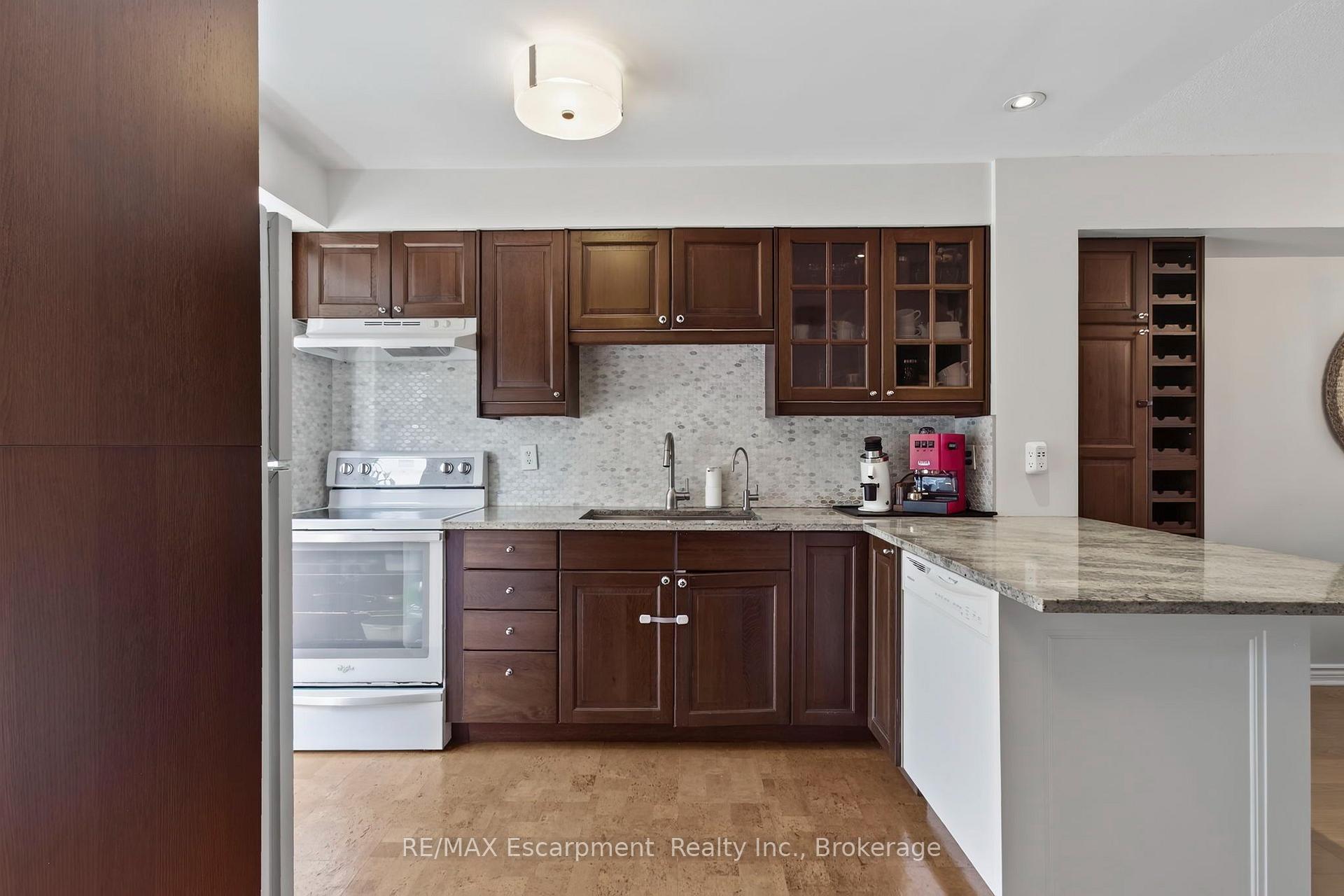 Photo 6 of Unit 425, 895 Maple Avenue, Burlington, Brant — HOMEH