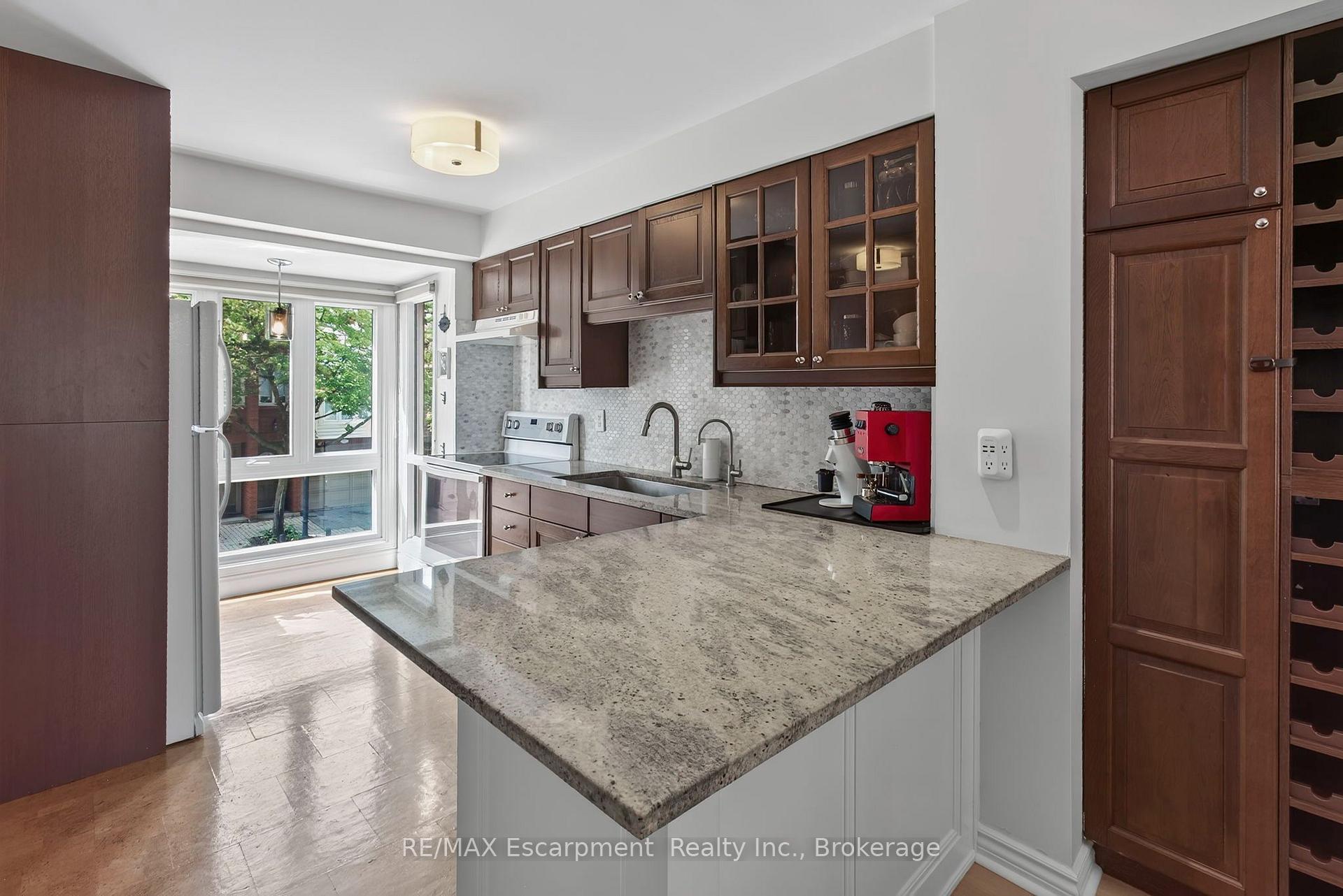Photo 8 of Unit 425, 895 Maple Avenue, Burlington, Brant — HOMEH