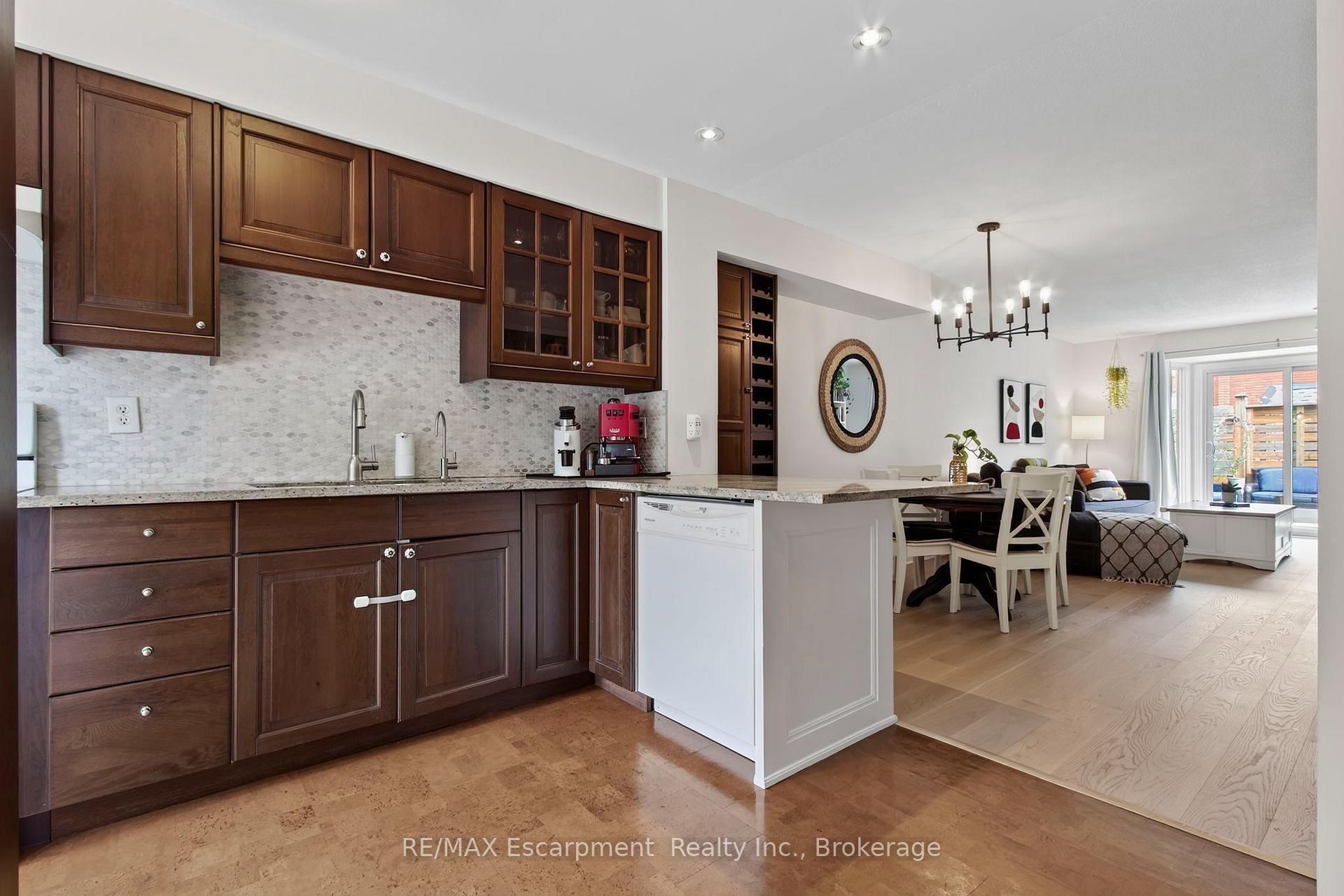 Photo 9 of Unit 425, 895 Maple Avenue, Burlington, Brant — HOMEH