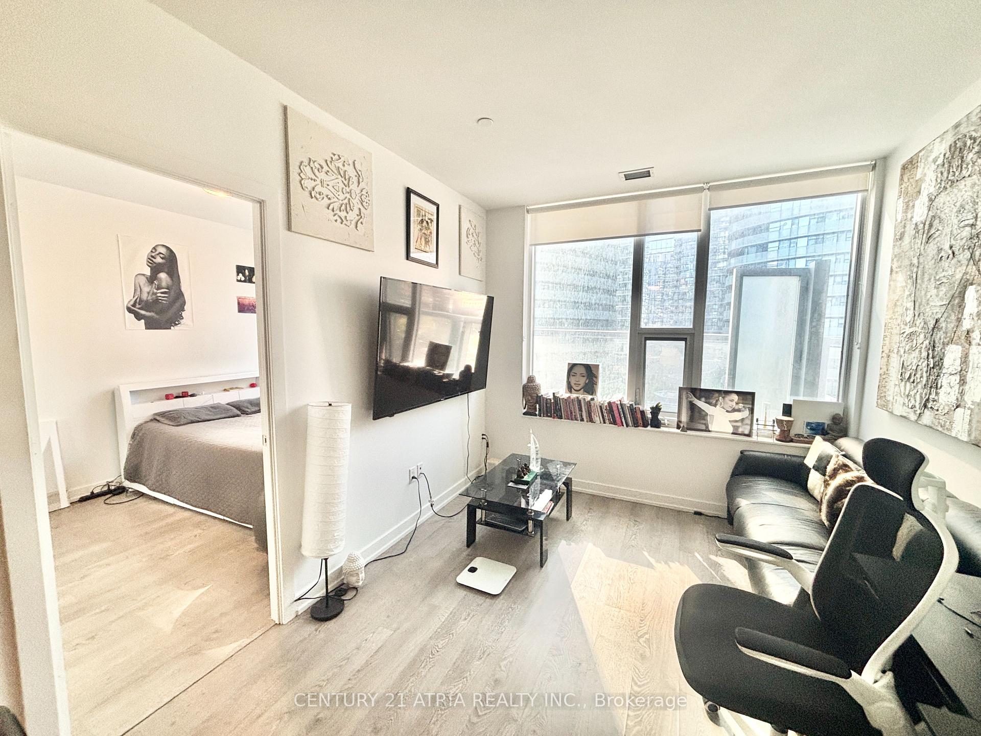 Photo 3 of Unit 802, 10 York Street, Toronto, Waterfront Communities — HOMEH