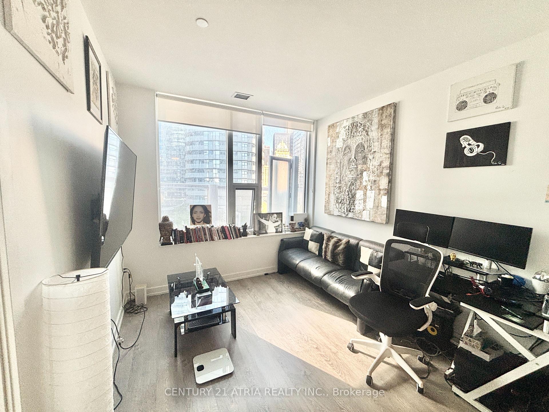 Photo 4 of Unit 802, 10 York Street, Toronto, Waterfront Communities — HOMEH