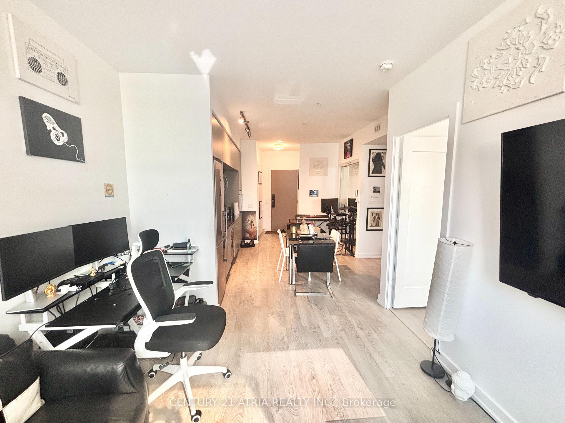 Photo 5 of Unit 802, 10 York Street, Toronto, Waterfront Communities — HOMEH