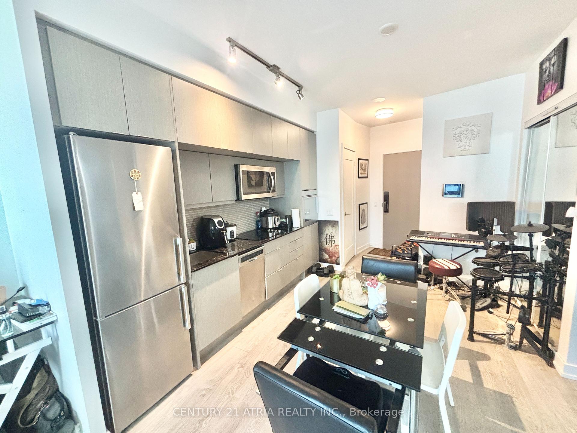 Photo 6 of Unit 802, 10 York Street, Toronto, Waterfront Communities — HOMEH