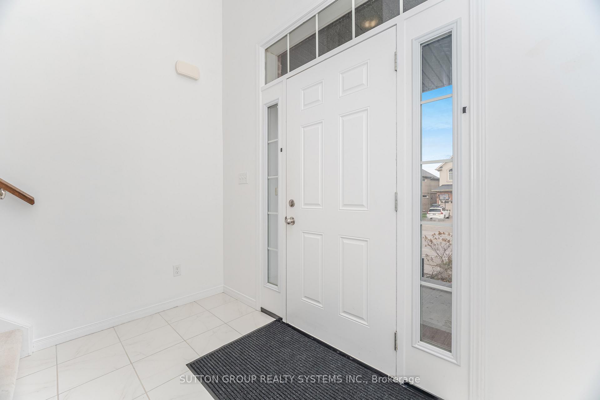 Photo 3 of 565 Sundew Drive, Waterloo, Columbia Forest/Clair Hills — HOMEH