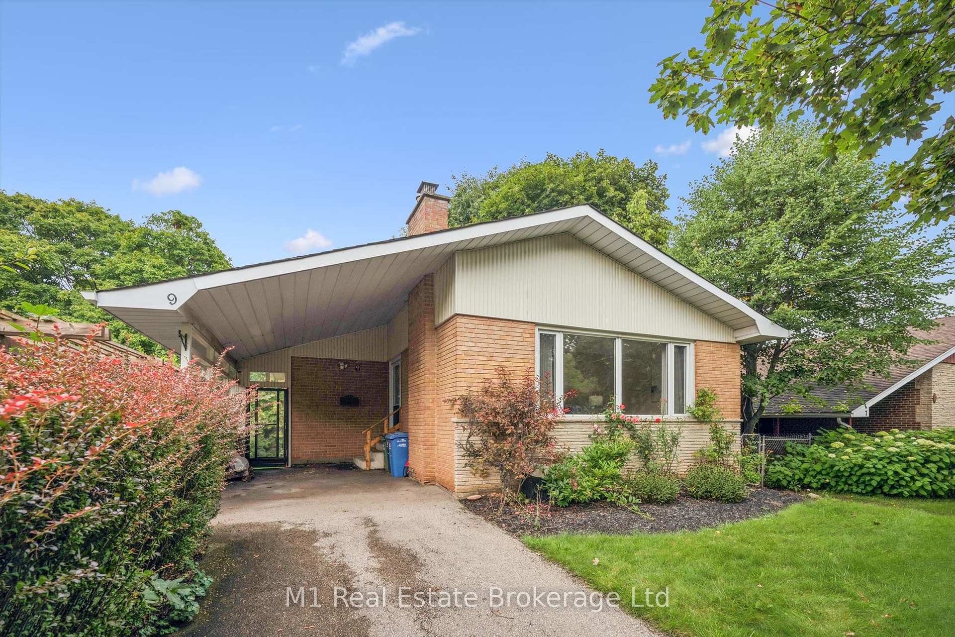 Photo 3 of 9 Cedar Street, Guelph, Dovercliffe Park/Old University — HOMEH
