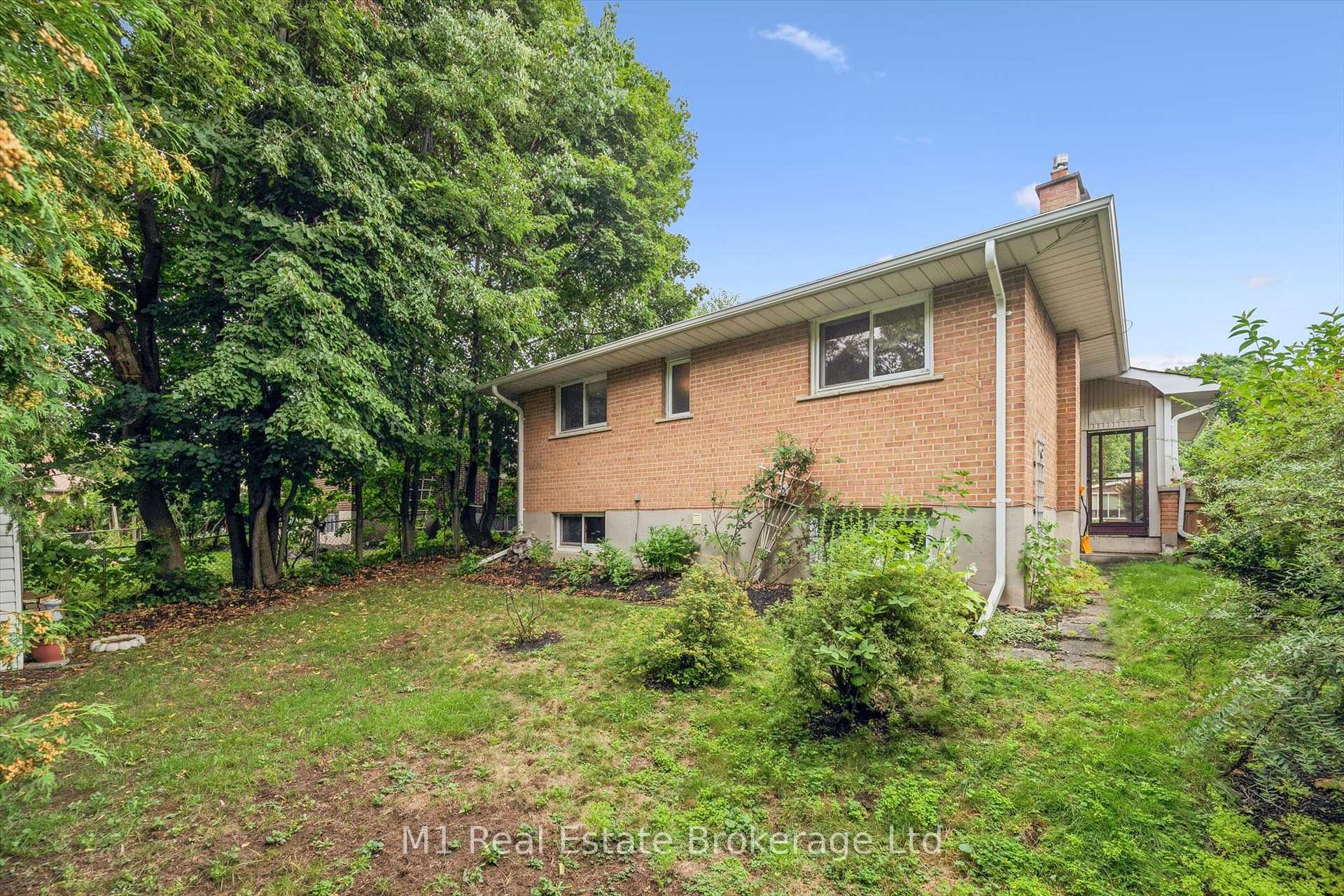 Photo 33 of 9 Cedar Street, Guelph, Dovercliffe Park/Old University — HOMEH