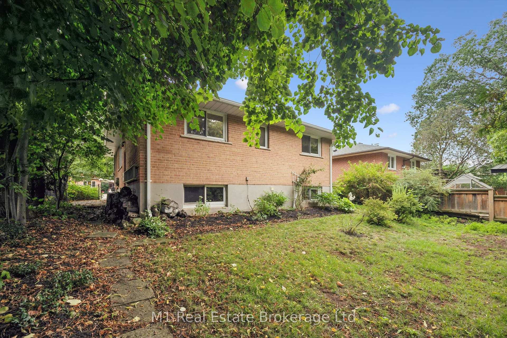 Photo 34 of 9 Cedar Street, Guelph, Dovercliffe Park/Old University — HOMEH