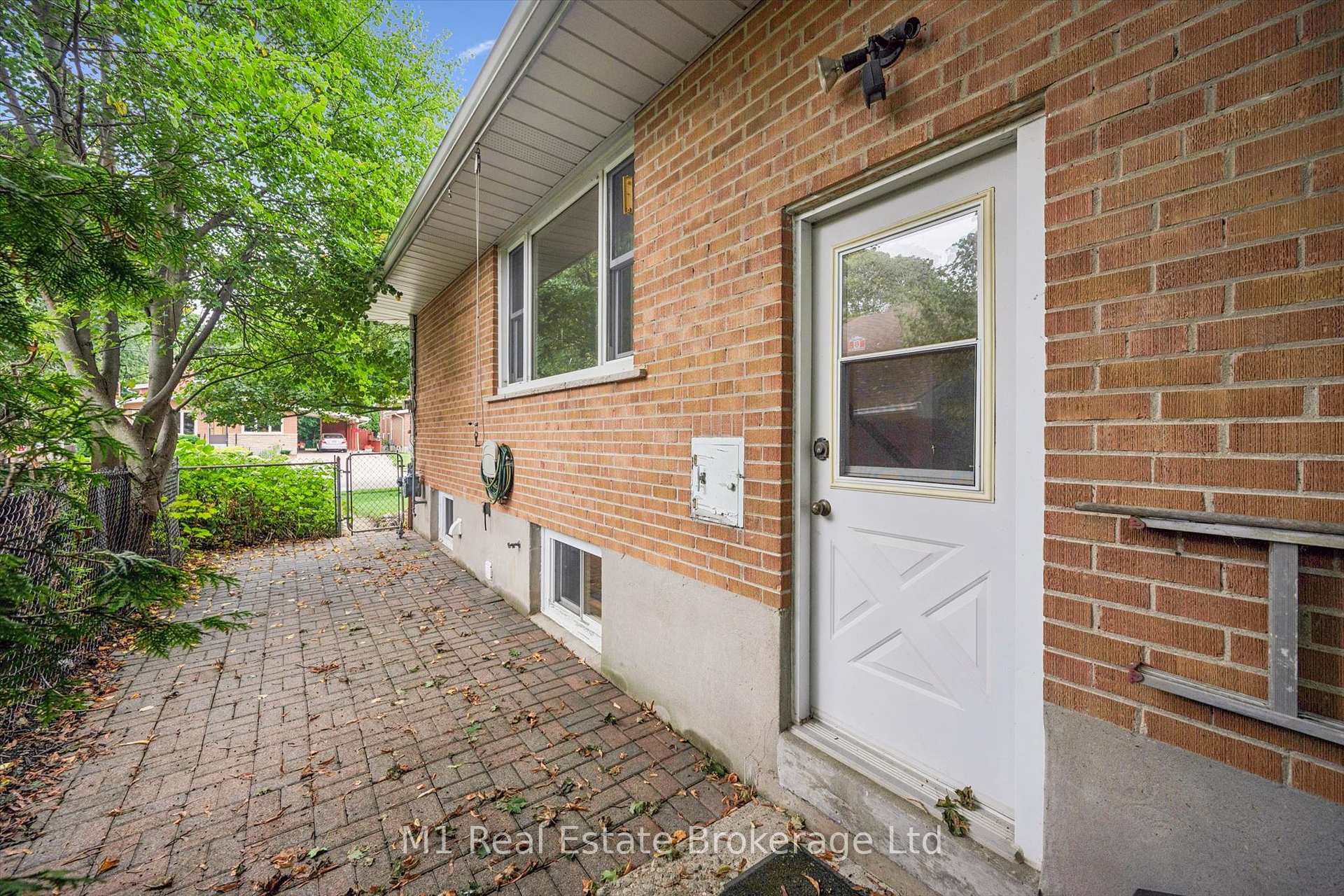 Photo 35 of 9 Cedar Street, Guelph, Dovercliffe Park/Old University — HOMEH