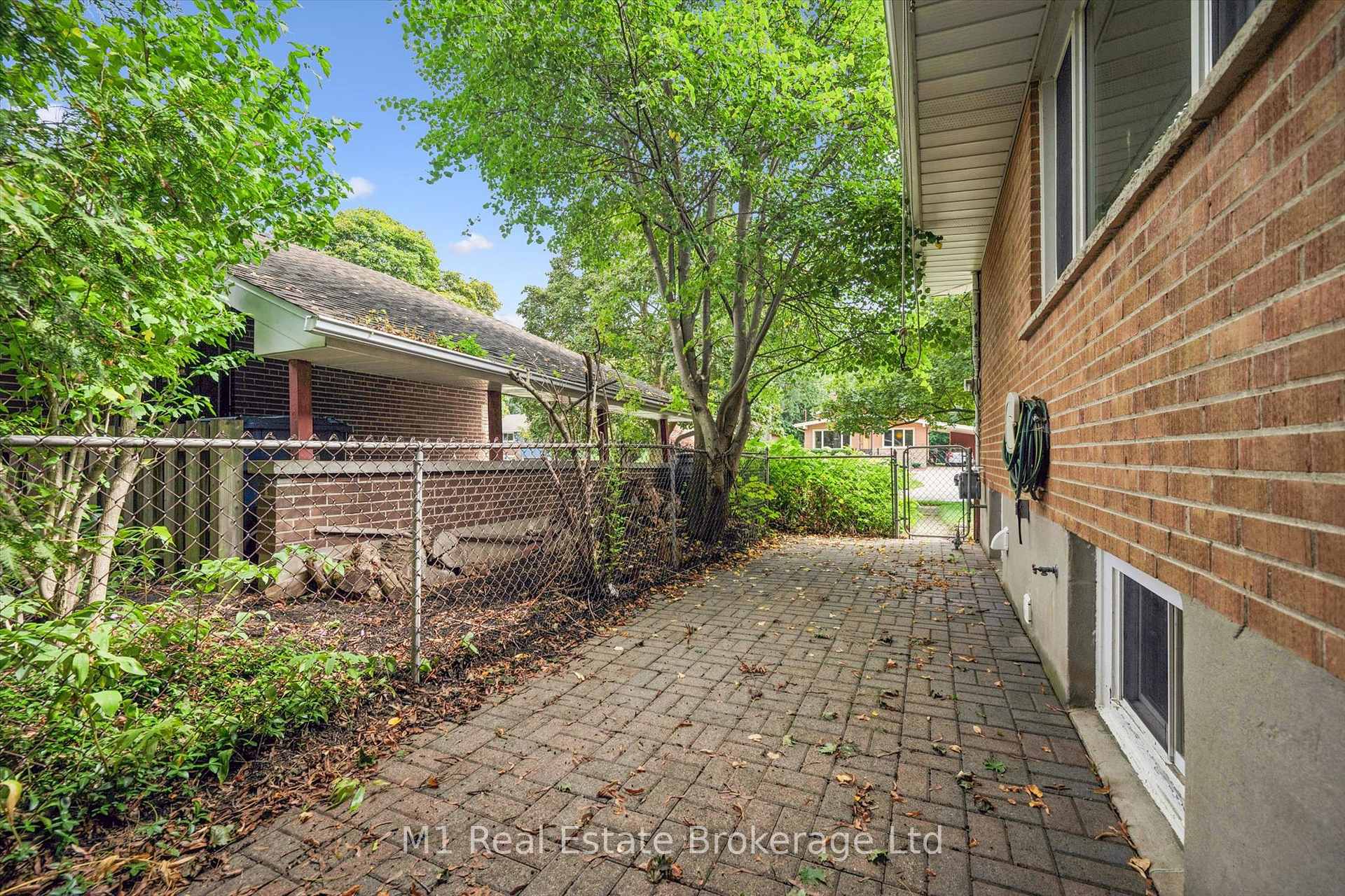 Photo 36 of 9 Cedar Street, Guelph, Dovercliffe Park/Old University — HOMEH