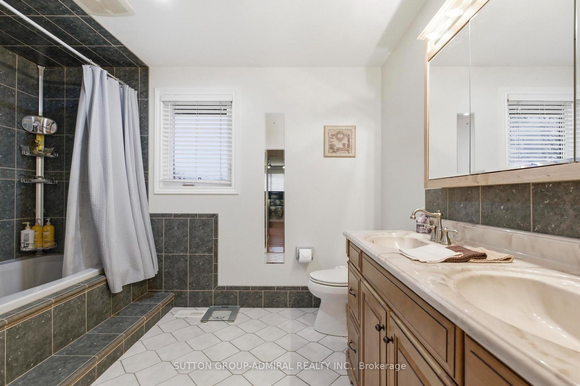 Photo 31 of 47 Sandy Drive, Hamilton, Stoney Creek — HOMEH