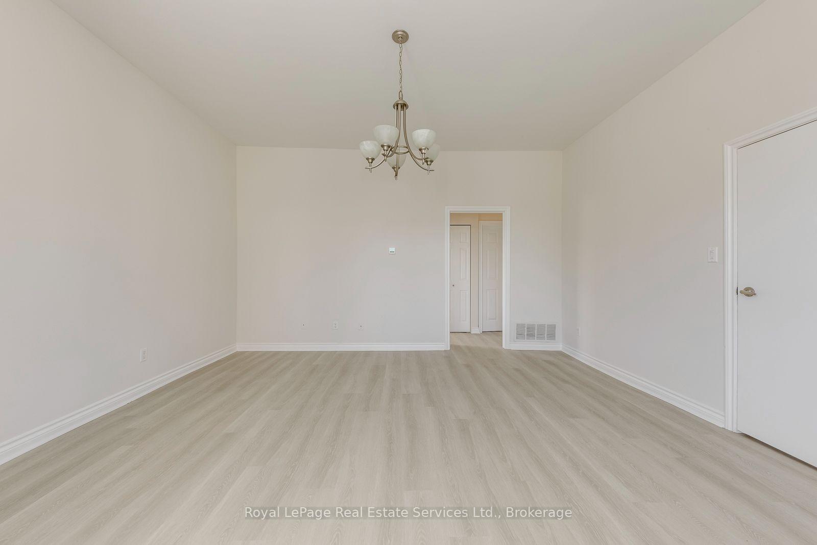Photo 6 of 21 Centre Street S, Brampton, Queen Street Corridor — HOMEH