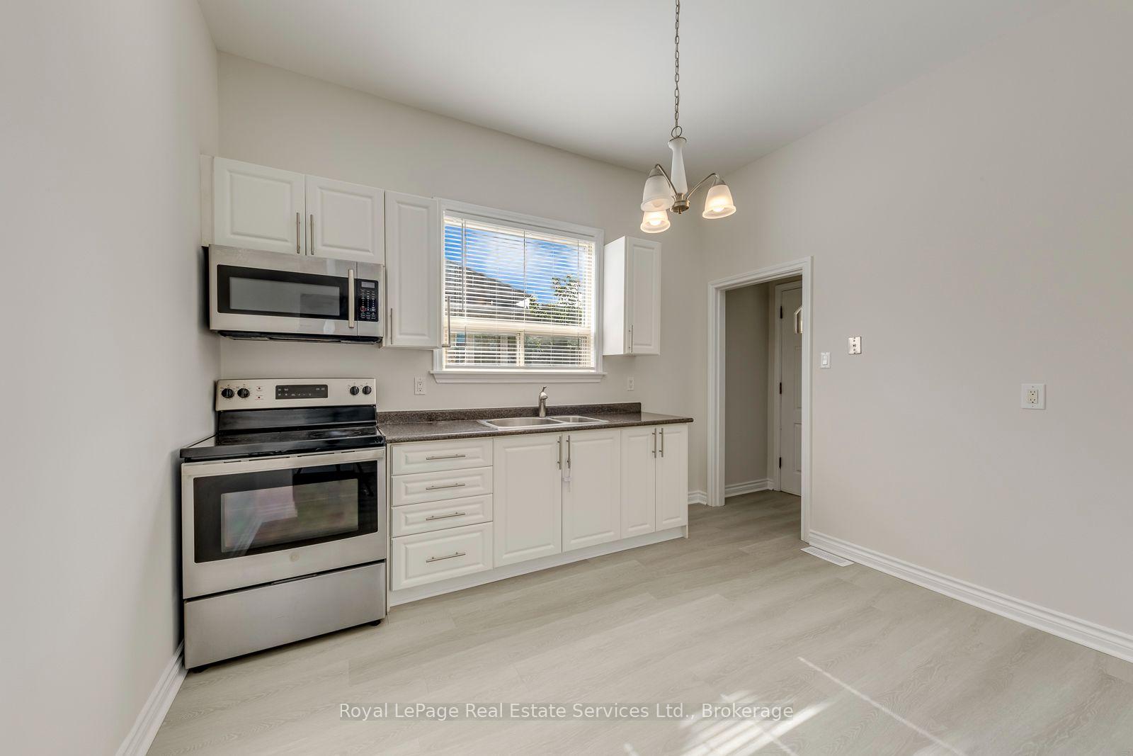 Photo 8 of 21 Centre Street S, Brampton, Queen Street Corridor — HOMEH