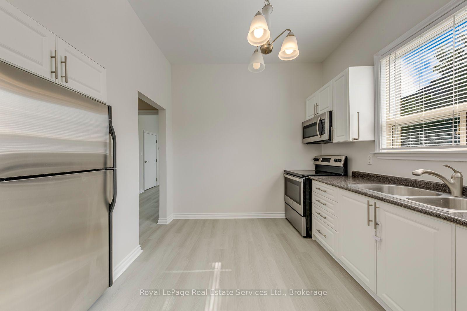Photo 9 of 21 Centre Street S, Brampton, Queen Street Corridor — HOMEH