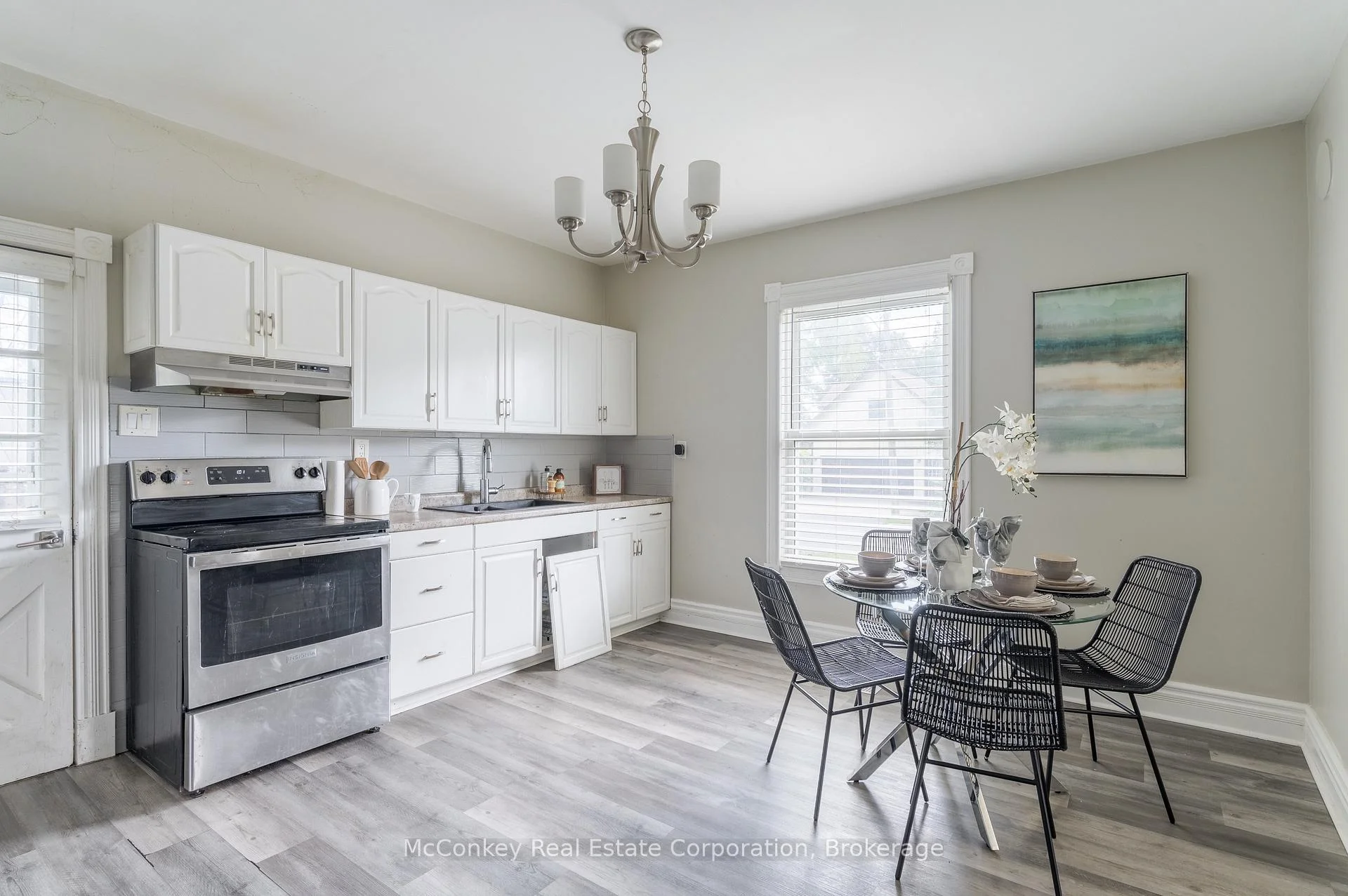 Photo 4 of 730 Park Street S, Peterborough, Otonabee Ward 1 — HOMEH