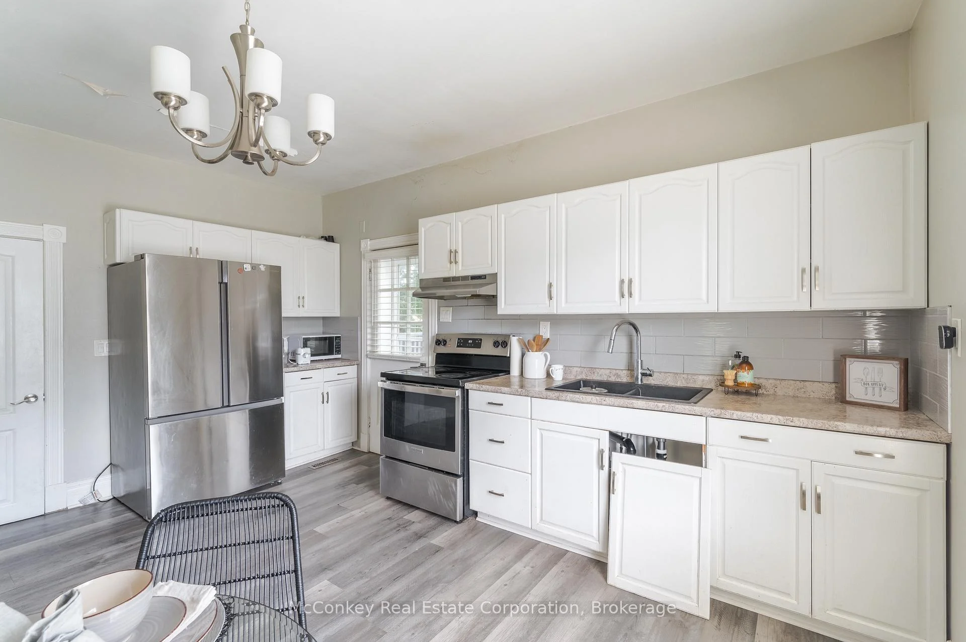Photo 10 of 730 Park Street S, Peterborough, Otonabee Ward 1 — HOMEH