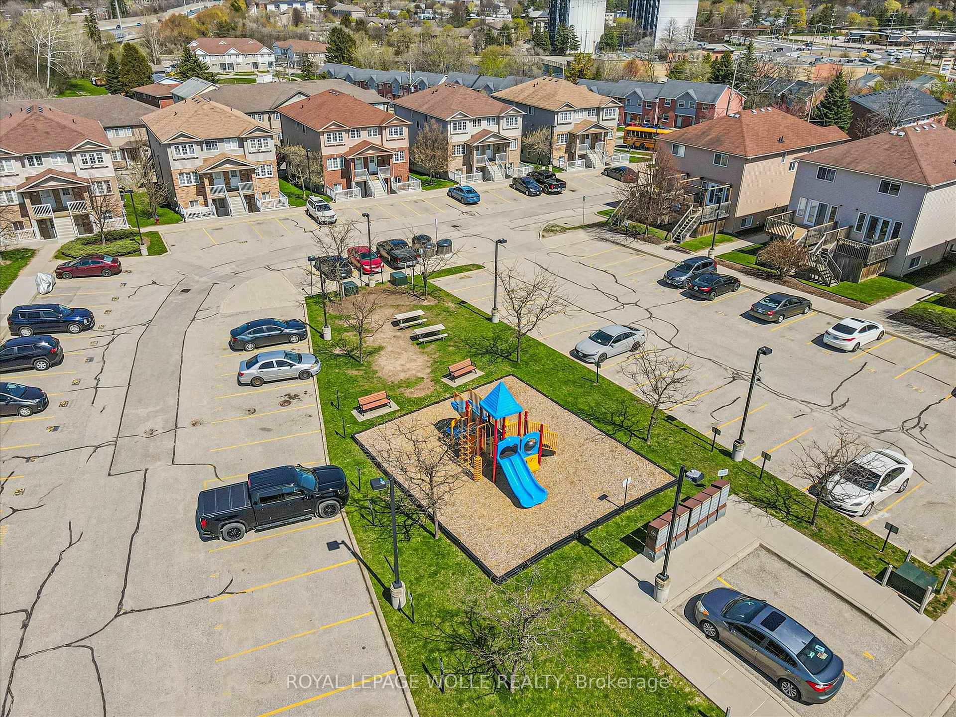 Photo 33 of Unit 16B, 50 Howe Drive, Kitchener, Forest Hill — HOMEH