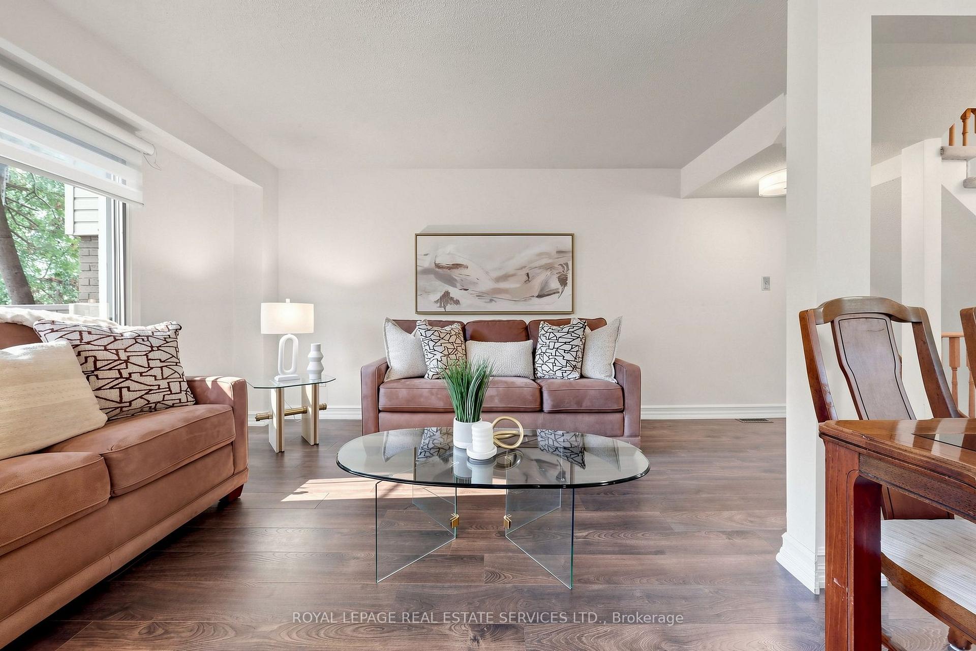 Photo 4 of 150 Tamarack Drive, Markham, Aileen-Willowbrook — HOMEH