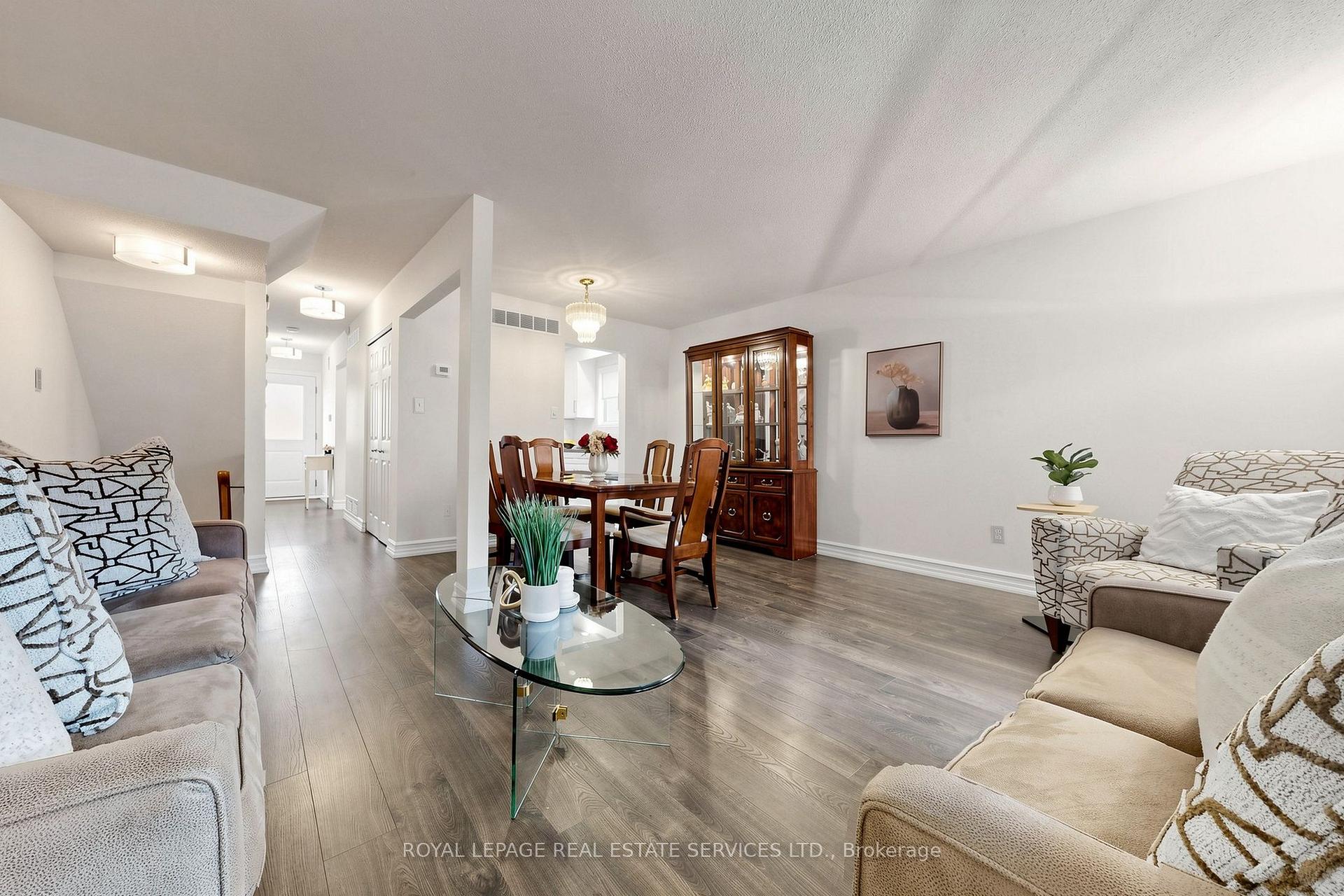 Photo 6 of 150 Tamarack Drive, Markham, Aileen-Willowbrook — HOMEH