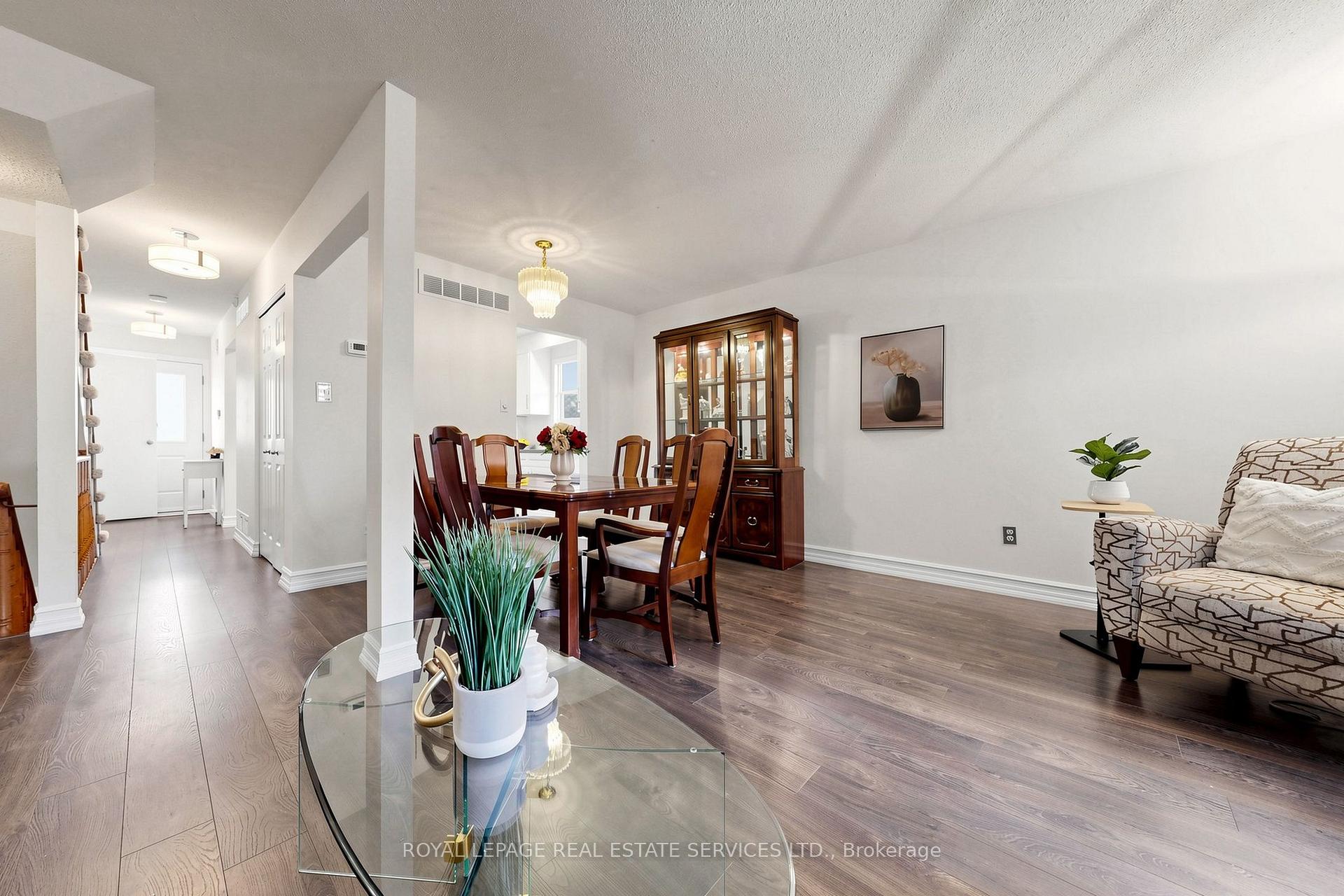 Photo 7 of 150 Tamarack Drive, Markham, Aileen-Willowbrook — HOMEH