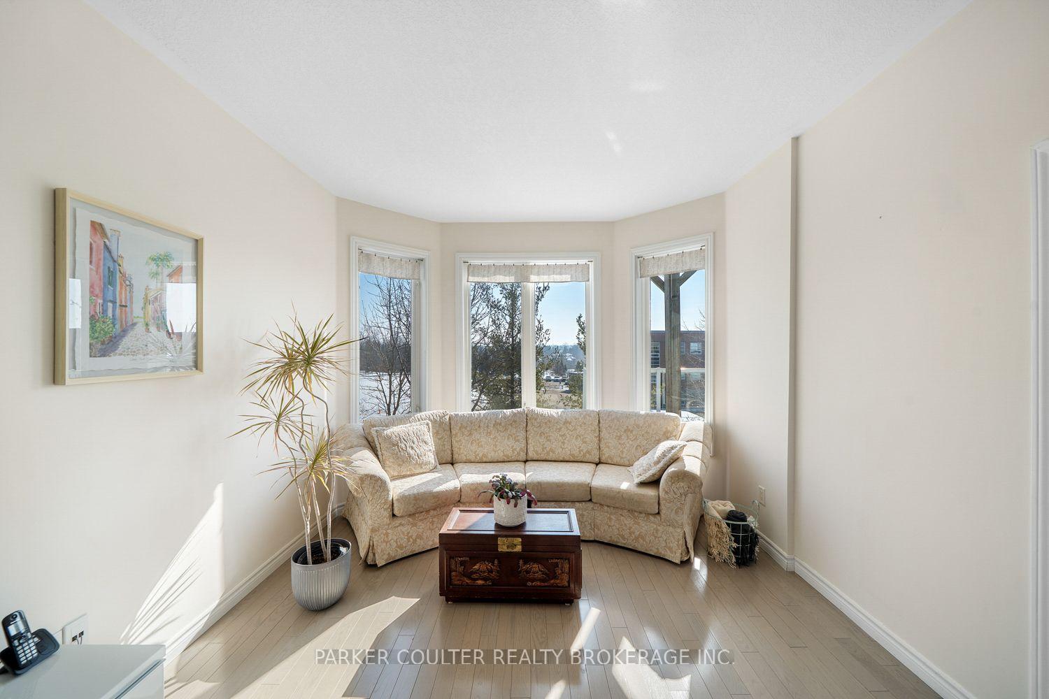 Photo 12 of 23 Sovereign's Gate, Barrie, Innis-Shore — HOMEH