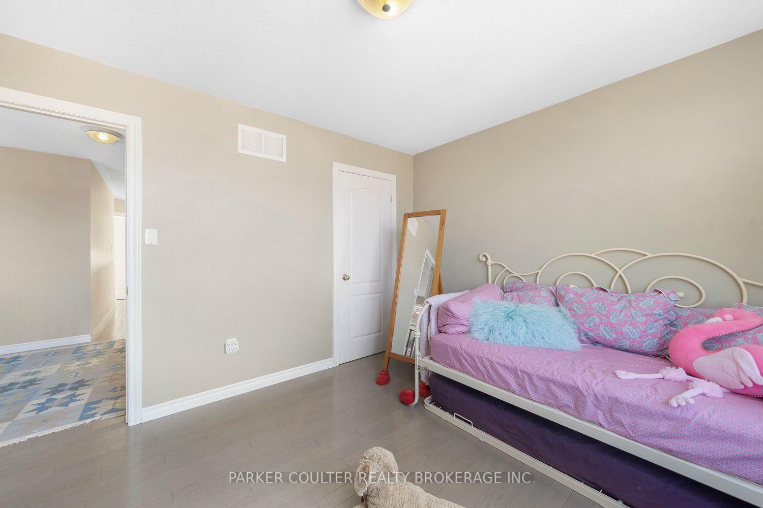 Photo 16 of 23 Sovereign's Gate, Barrie, Innis-Shore — HOMEH