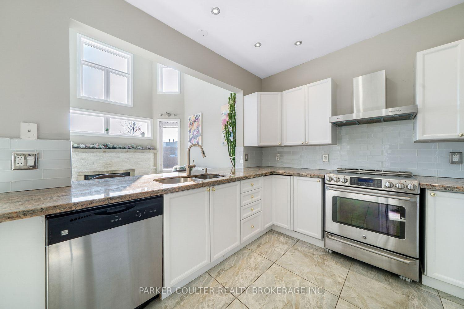 Photo 20 of 23 Sovereign's Gate, Barrie, Innis-Shore — HOMEH
