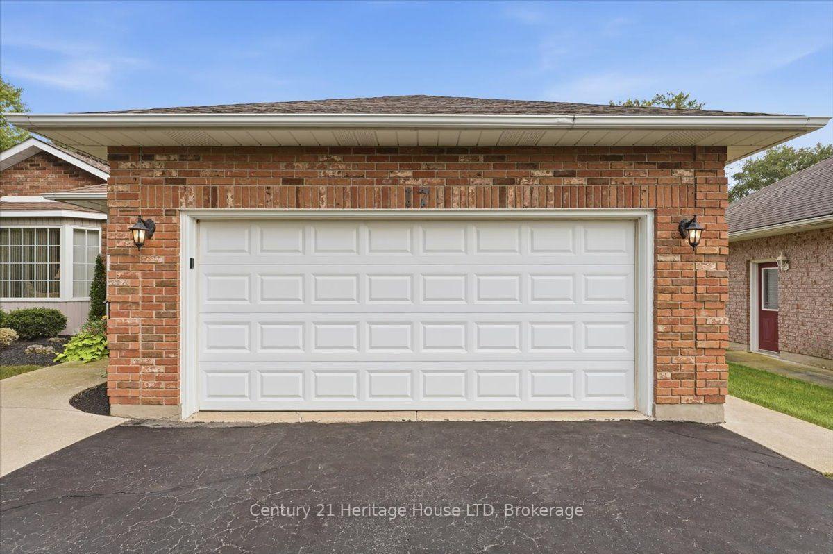 Photo 4 of 17 Oakridge Boulevard, Pelham, Fonthill — HOMEH